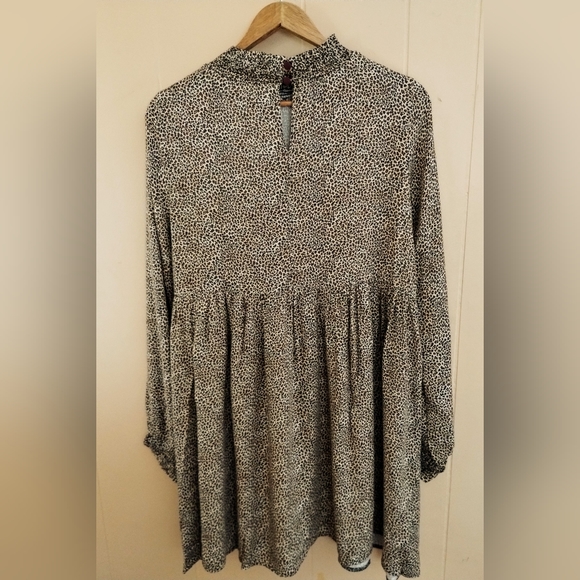 Cristina Lei lightweight long sleeve dress smocking, back cutout, made in Italy - Picture 7 of 7